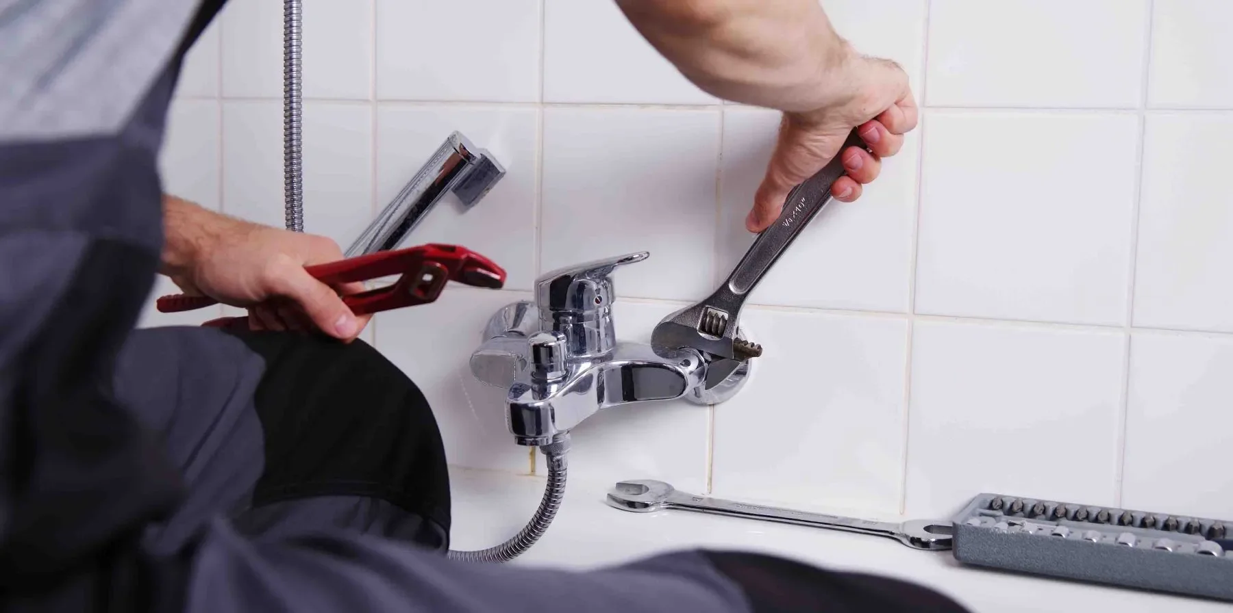 Hausmeisterservice-001 Badsanierung in Duisburg – modernes Badezimmer nach der Renovierung